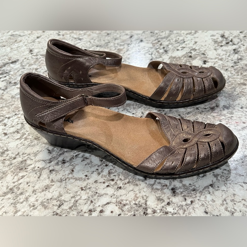 Womens Clark Sandals Size 9 Metallic Shoes